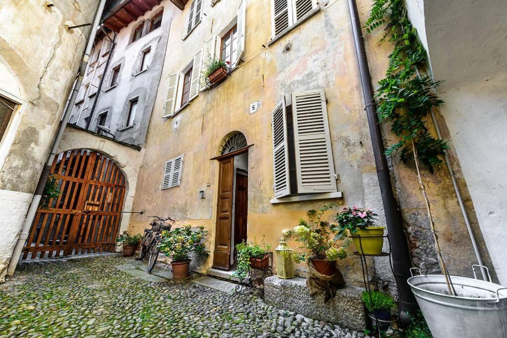 Al Vicolo Del Gallo Appartamento Varallo Exterior photo